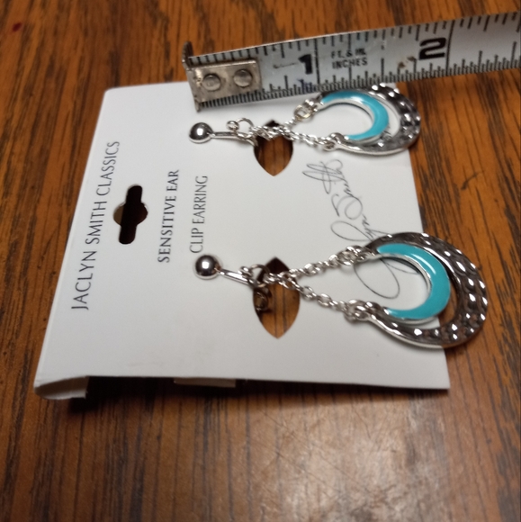 New With Tags Jaclyn Smith Sensitive Ear Clip Earring. - Picture 2 of 3